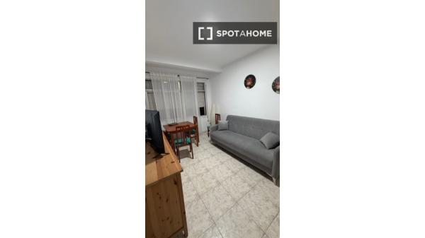 Habitación en piso de 3 habitaciones en alquiler en El Prat de Llobregat