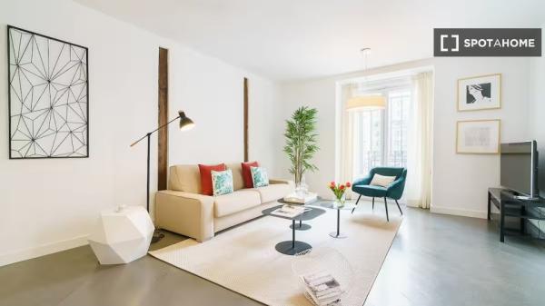 2-bedroom apartment for rent in Justicia, Madrid.