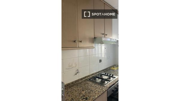 Habitación en piso de 3 habitaciones en alquiler en El Prat de Llobregat
