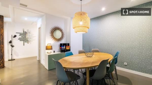 2-bedroom apartment for rent in Justicia, Madrid.