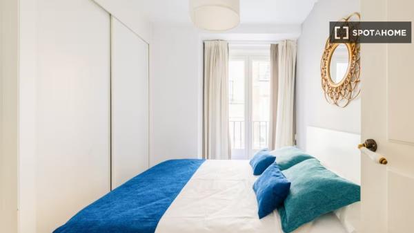 2-bedroom apartment for rent in Justicia, Madrid.