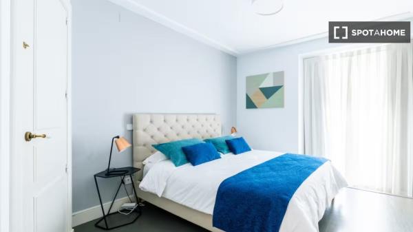 2-bedroom apartment for rent in Justicia, Madrid.