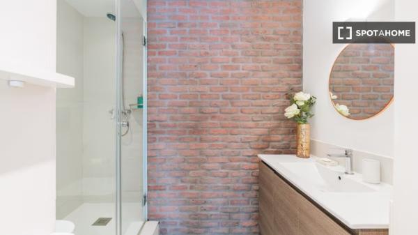 2-bedroom apartment for rent in Justicia, Madrid.