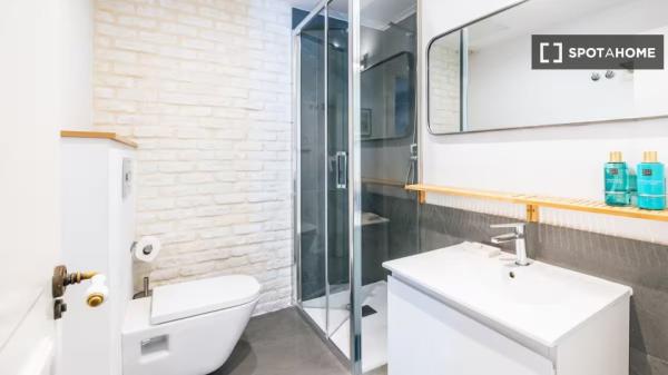 2-bedroom apartment for rent in Justicia, Madrid.