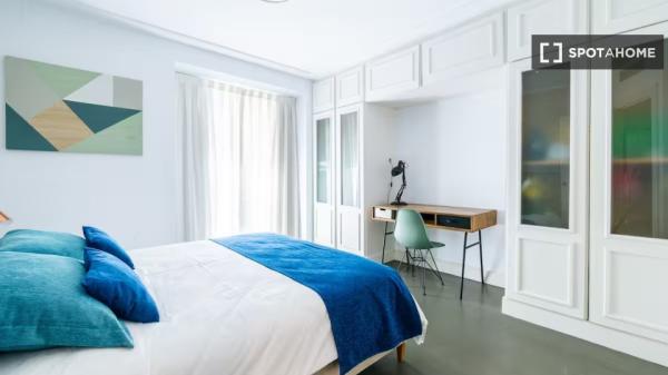 2-bedroom apartment for rent in Justicia, Madrid.