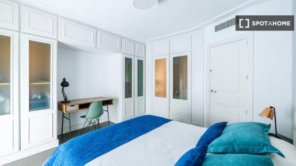 2-bedroom apartment for rent in Justicia, Madrid.