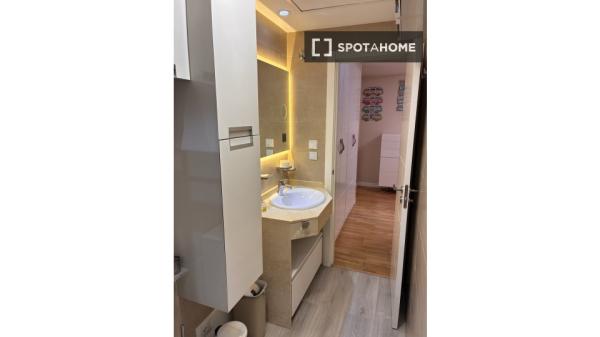 Studio for rent in San Vicente, Seville.