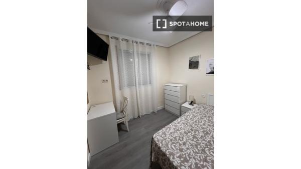 Pokój we wspólnym mieszkaniu w Madrycie
