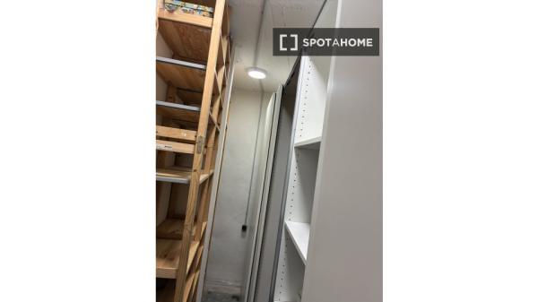 Studio for rent in San Vicente, Seville.