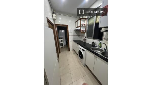 Pokój we wspólnym mieszkaniu w Madrycie