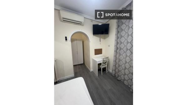 Pokój we wspólnym mieszkaniu w Madrycie