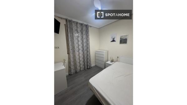 Pokój we wspólnym mieszkaniu w Madrycie