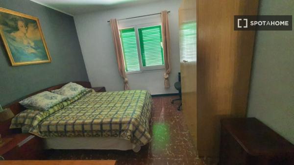 Room in shared 3-bedroom apartment, El Masnou, Barcelona