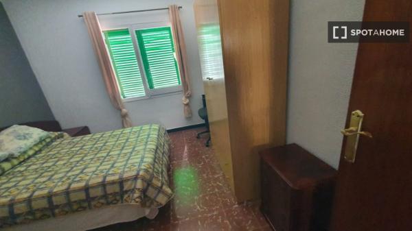 Room in shared 3-bedroom apartment, El Masnou, Barcelona