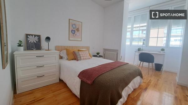 Se alquila habitación en Paseo de la Castellana
