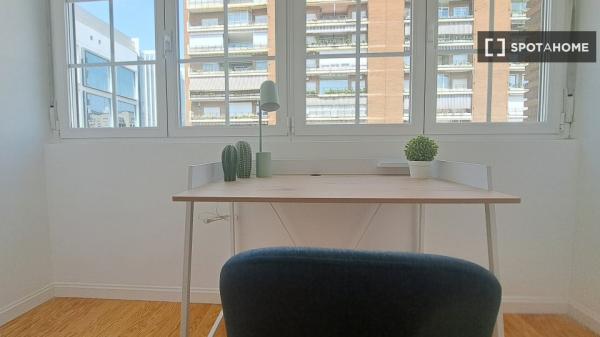 Se alquila habitación en Paseo de la Castellana