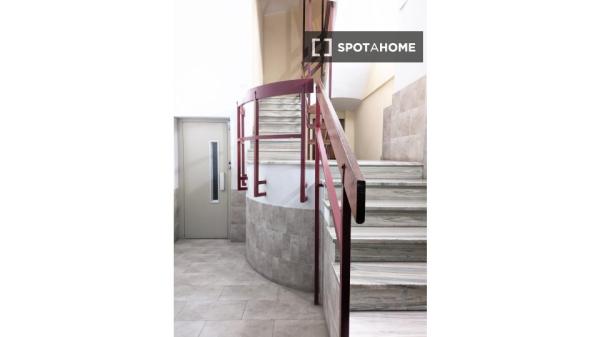 Se alquila habitación en piso compartido de 5 habitaciones en Morvedre.