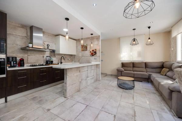 Chalet pareado en CL San Luis