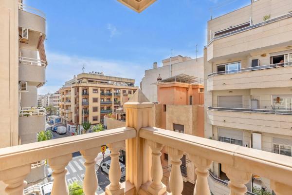 Piso en calle San Policarpo, 52