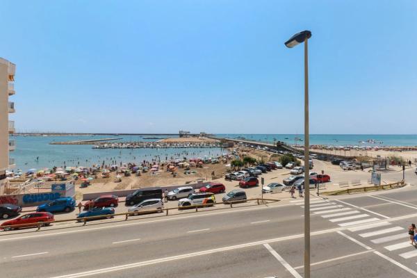 Piso en avenida Desiderio Rodríguez, 6