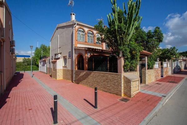 Casa independiente en calle La Marina