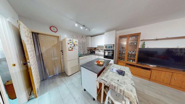 Chalet pareado en calle Urbano Arregui, 63