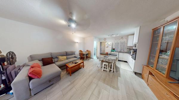 Chalet pareado en calle Urbano Arregui, 63