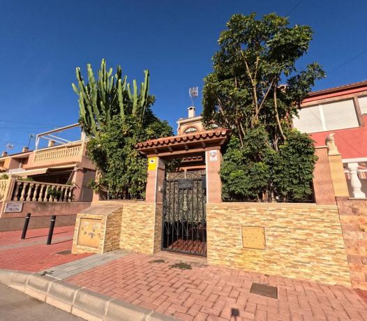 Chalet adosado en calle La Marina