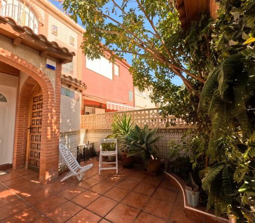 Chalet adosado en calle La Marina