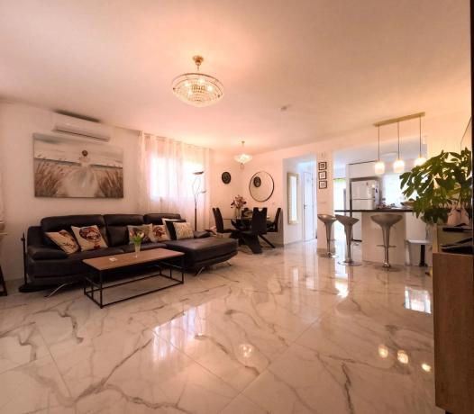 Chalet adosado en calle La Marina