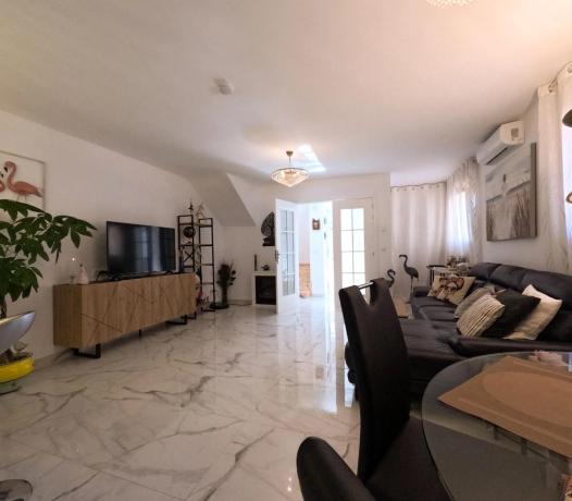 Chalet adosado en calle La Marina