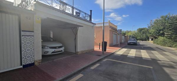 Chalet adosado en calle La Marina