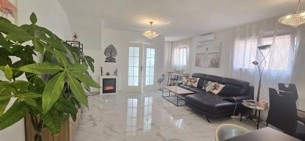 Chalet adosado en calle La Marina