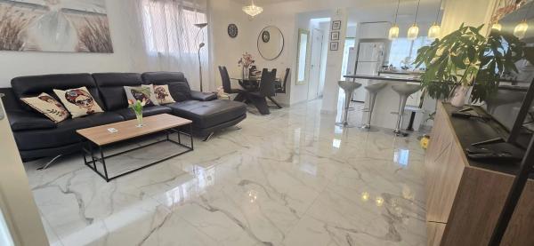 Chalet adosado en calle La Marina