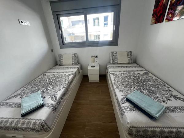 Chalet pareado en calle Maestro Quino, 230