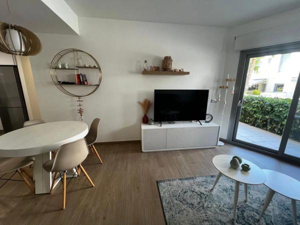 Chalet pareado en calle Maestro Quino, 230