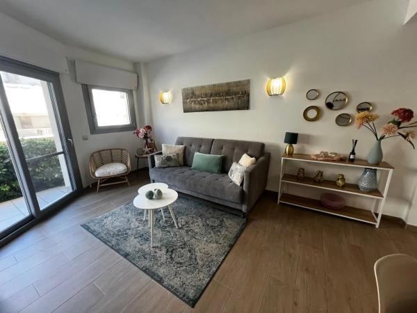 Chalet pareado en calle Maestro Quino, 230