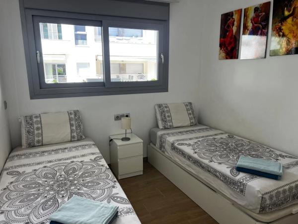 Chalet pareado en calle Maestro Quino, 230