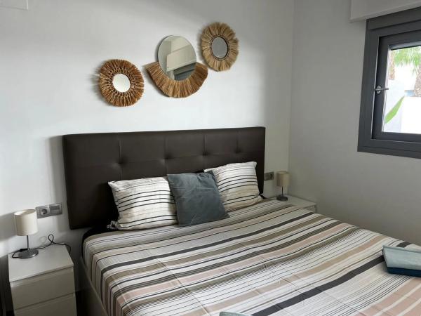 Chalet pareado en calle Maestro Quino, 230