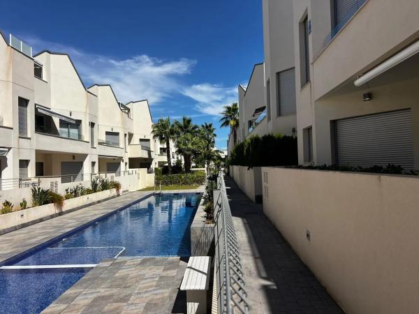 Chalet pareado en calle Maestro Quino, 230