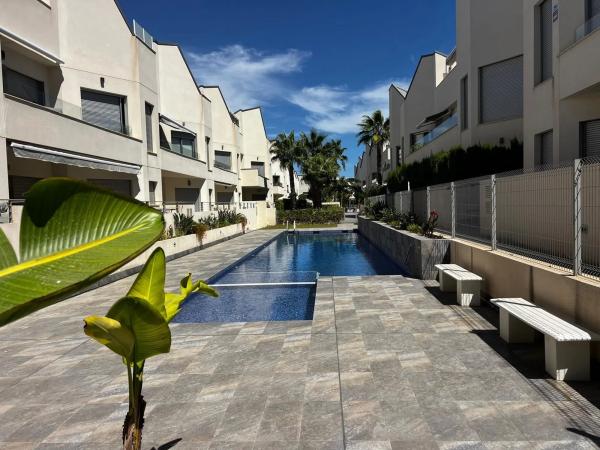 Chalet pareado en calle Maestro Quino, 230