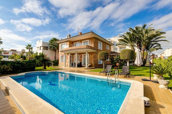 Casa independiente en calle Mar Rojo, 1