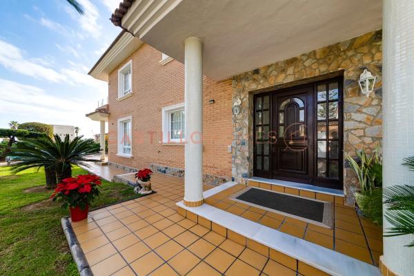 Casa independiente en calle Mar Rojo, 1