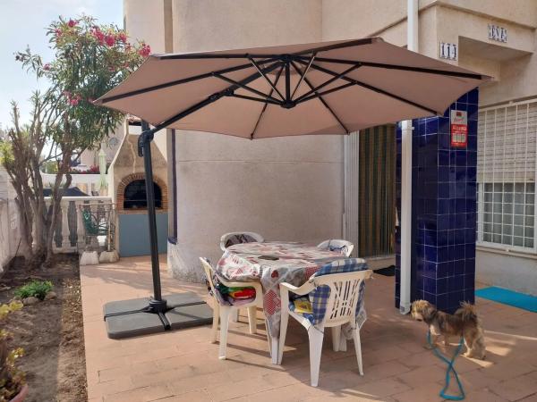 Chalet pareado en calle Abedul