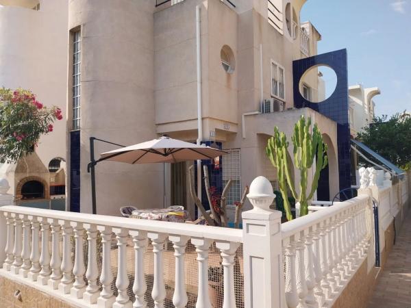 Chalet pareado en calle Abedul