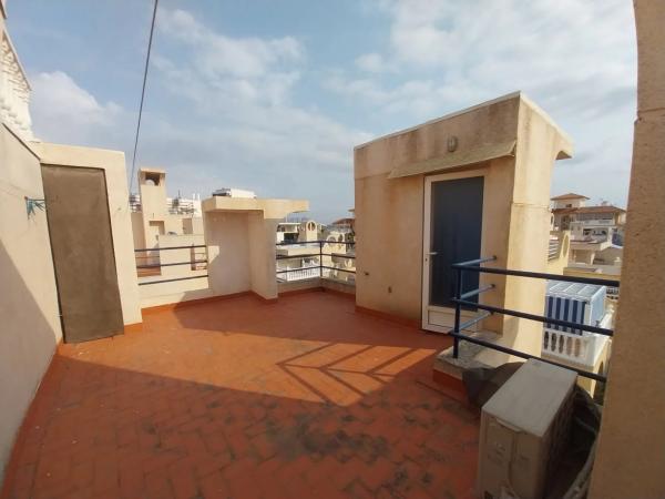 Chalet pareado en calle Abedul