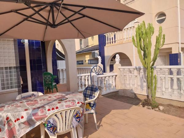 Chalet pareado en calle Abedul