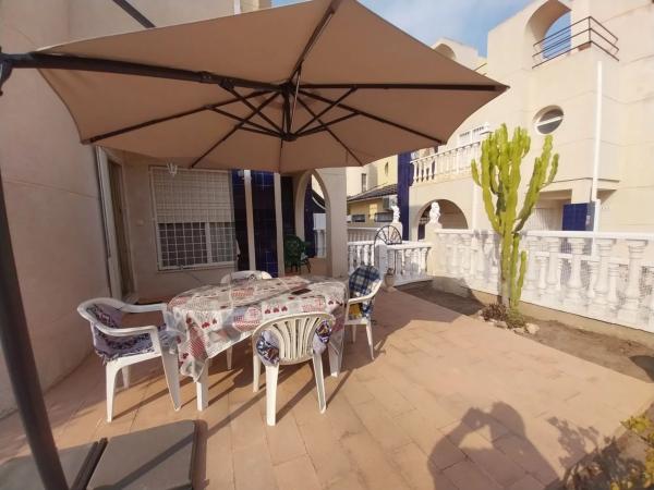 Chalet pareado en calle Abedul