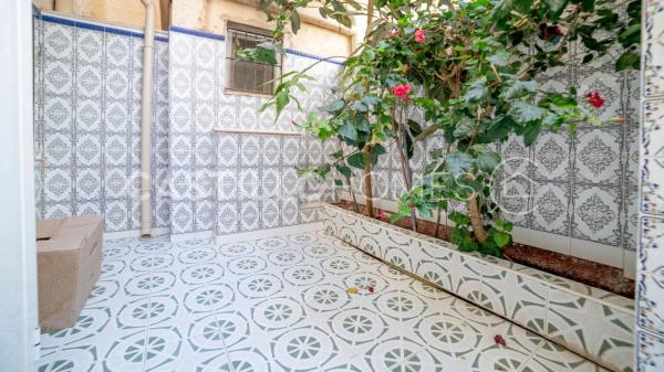 Chalet pareado en avenida de Francia, 25