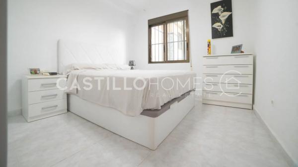 Chalet pareado en avenida de Francia, 25